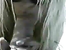 Бисексуалната тройка на порно филми с животни Анита